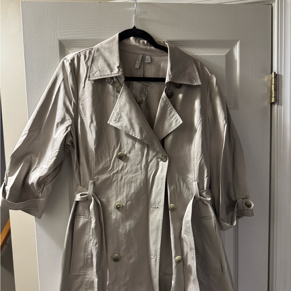NWT Old Navy women’s Xl Trench coat with three quarter length sleeves